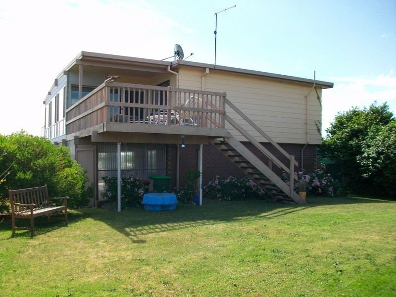 26 Abalone Avenue, Lakes Entrance VIC 3909