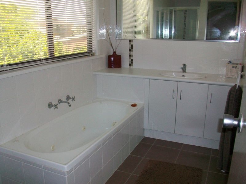 26 Abalone Avenue, Lakes Entrance VIC 3909