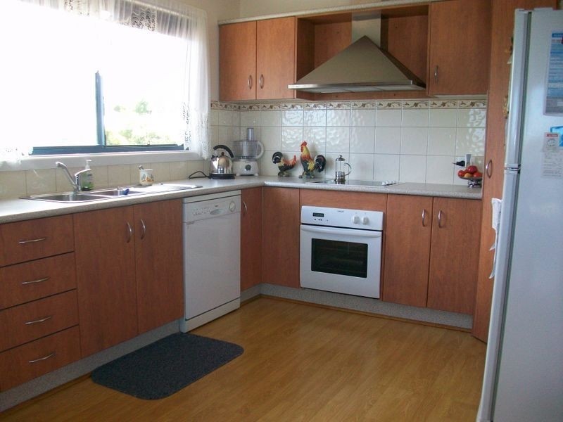27 Abalone Ave, Lakes Entrance VIC 3909