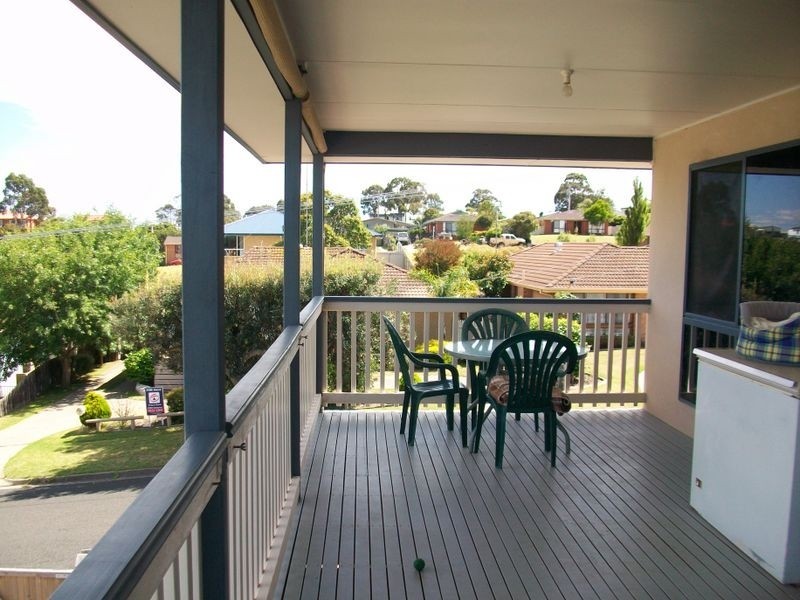 27 Abalone Ave, Lakes Entrance VIC 3909