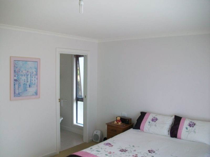 27 Abalone Ave, Lakes Entrance VIC 3909