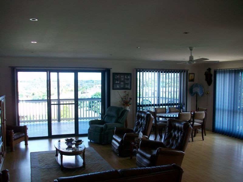 27 Abalone Ave, Lakes Entrance VIC 3909