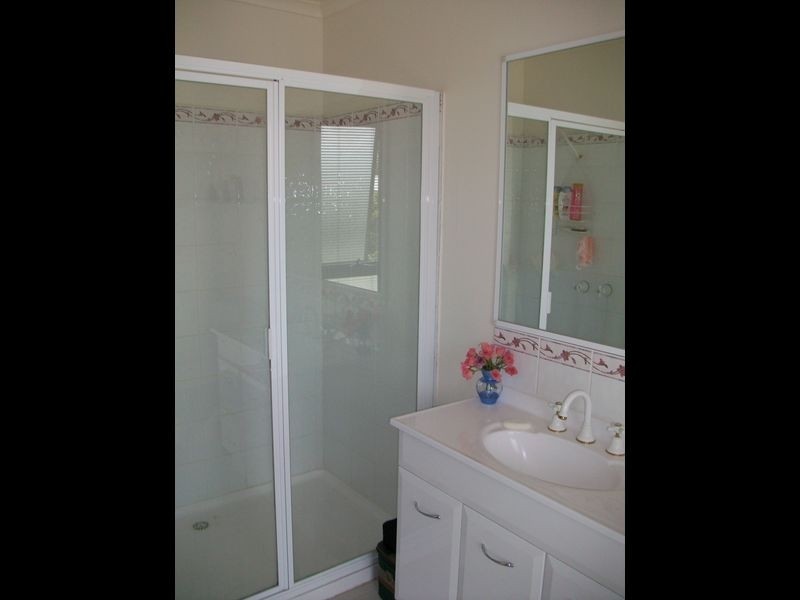 27 Abalone Ave, Lakes Entrance VIC 3909