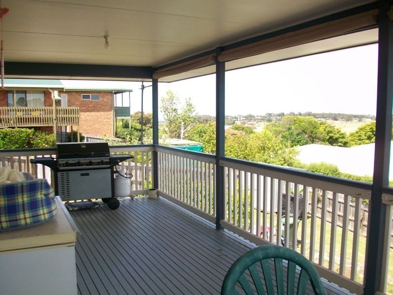 27 Abalone Ave, Lakes Entrance VIC 3909