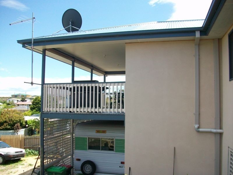 27 Abalone Ave, Lakes Entrance VIC 3909