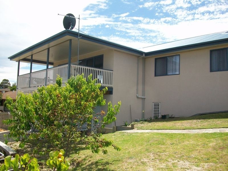 27 Abalone Ave, Lakes Entrance VIC 3909