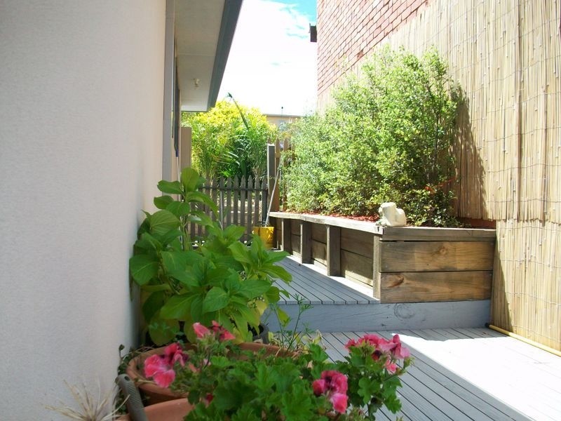 27 Abalone Ave, Lakes Entrance VIC 3909