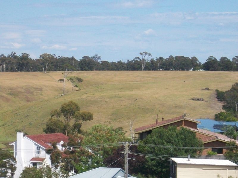 27 Abalone Ave, Lakes Entrance VIC 3909