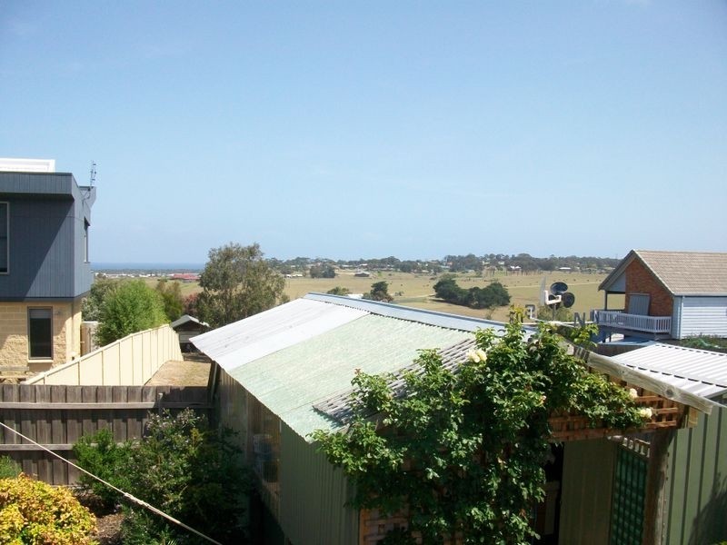 79 Capes Road, Lakes Entrance VIC 3909