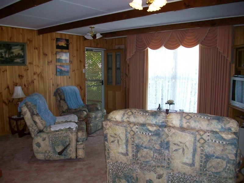 79 Capes Road, Lakes Entrance VIC 3909