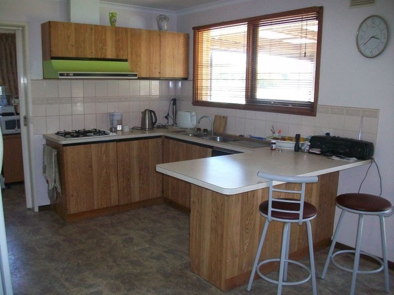 9 Perinwinkle Drive, Lakes Entrance VIC 3909