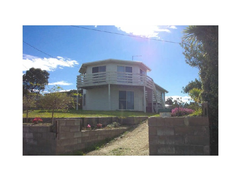 16 Grandview Road, Lakes Entrance VIC 3909