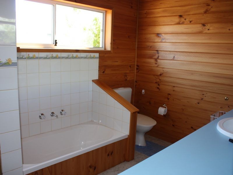 6 Elm Grove, Metung VIC 3904