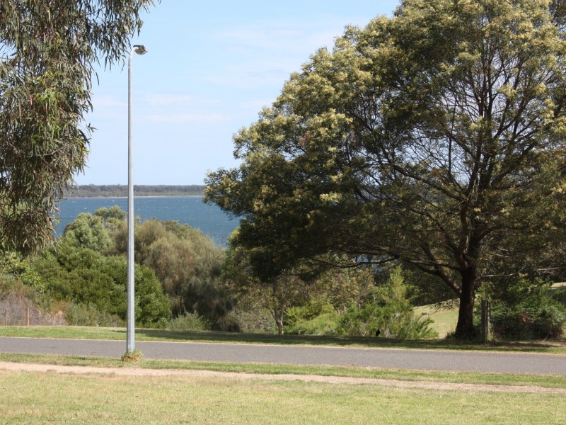 4 Gloria Ave, Metung VIC 3904