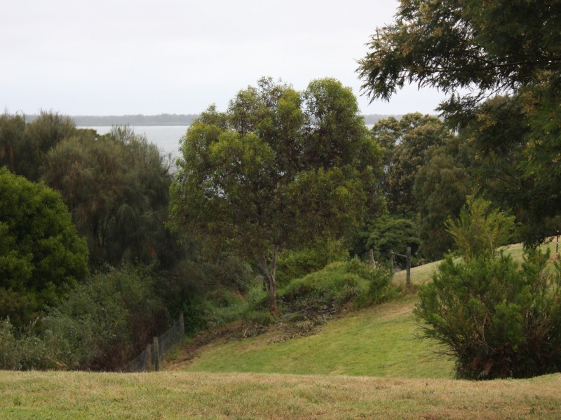 5A Gloria Ave, Metung VIC 3904