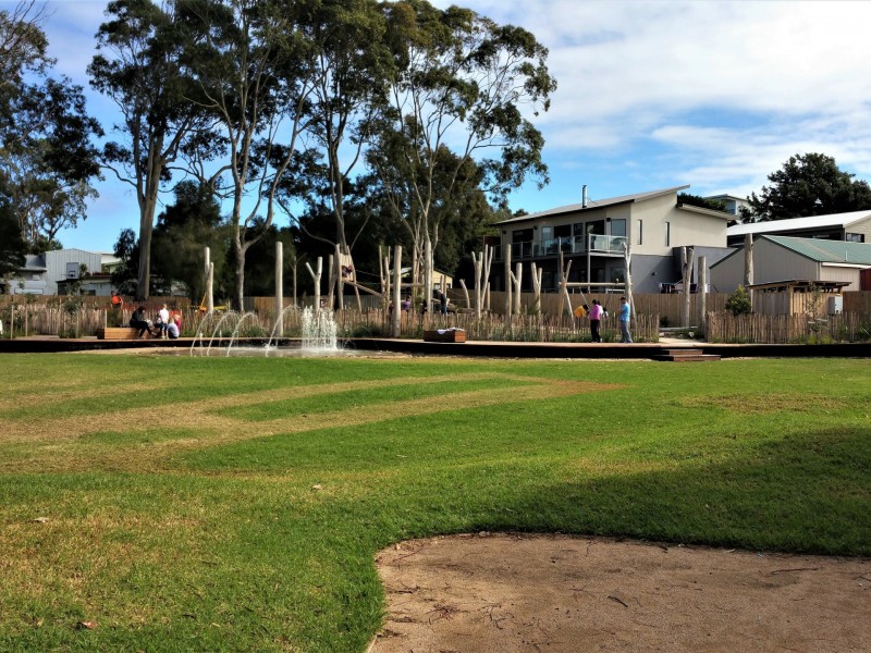 8 Plateau Ave, Metung VIC 3904