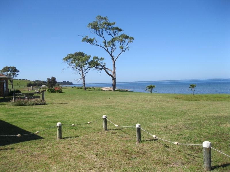4 Tambo Blvd, Metung VIC 3904