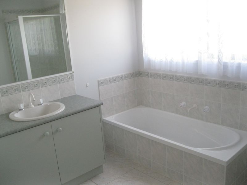 4 Tambo Blvd, Metung VIC 3904