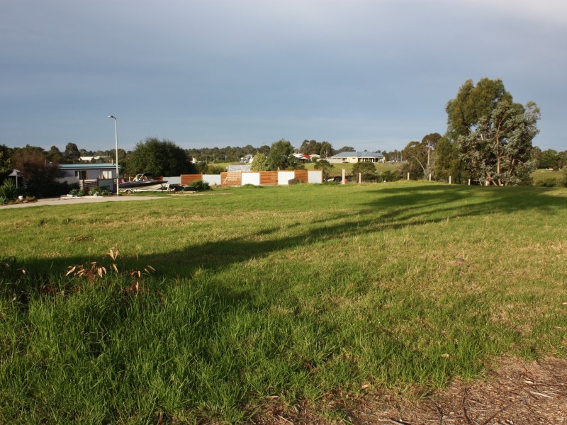 2 Louise Crt, Metung VIC 3904