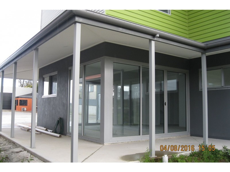 2/4 Swan Street, Swan Reach VIC 3903