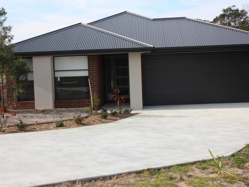 2/4 Swan Street, Swan Reach VIC 3903