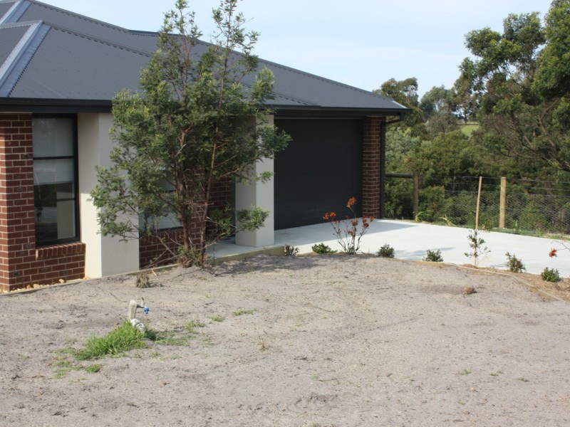 2/4 Swan Street, Swan Reach VIC 3903