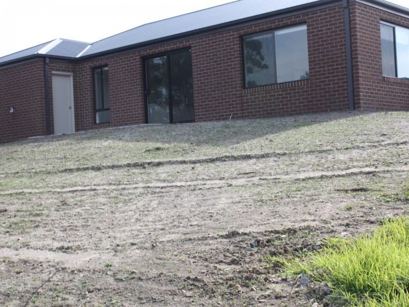 2/4 Swan Street, Swan Reach VIC 3903