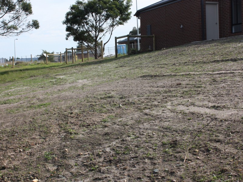 2/4 Swan Street, Swan Reach VIC 3903