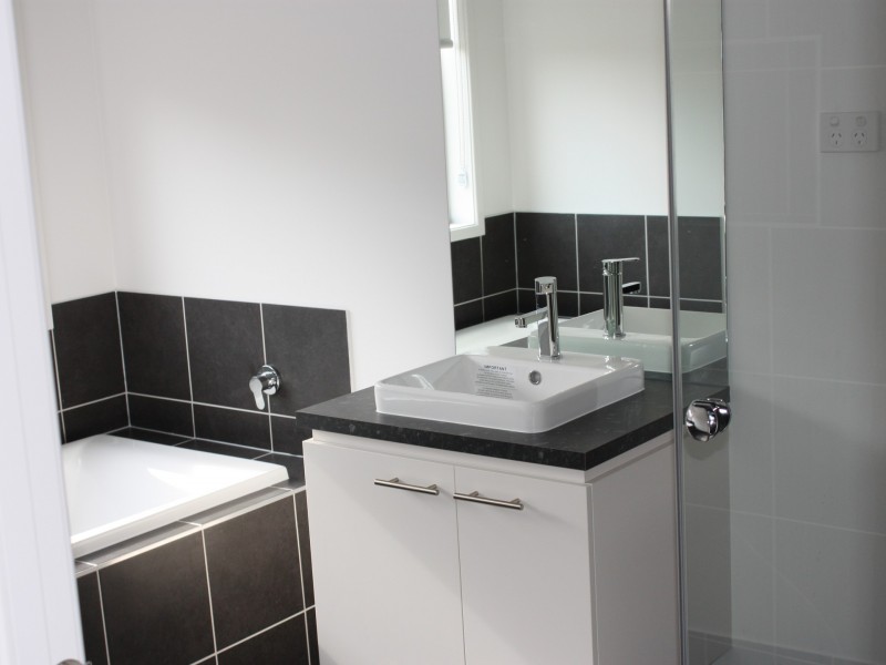 2/4 Swan Street, Swan Reach VIC 3903