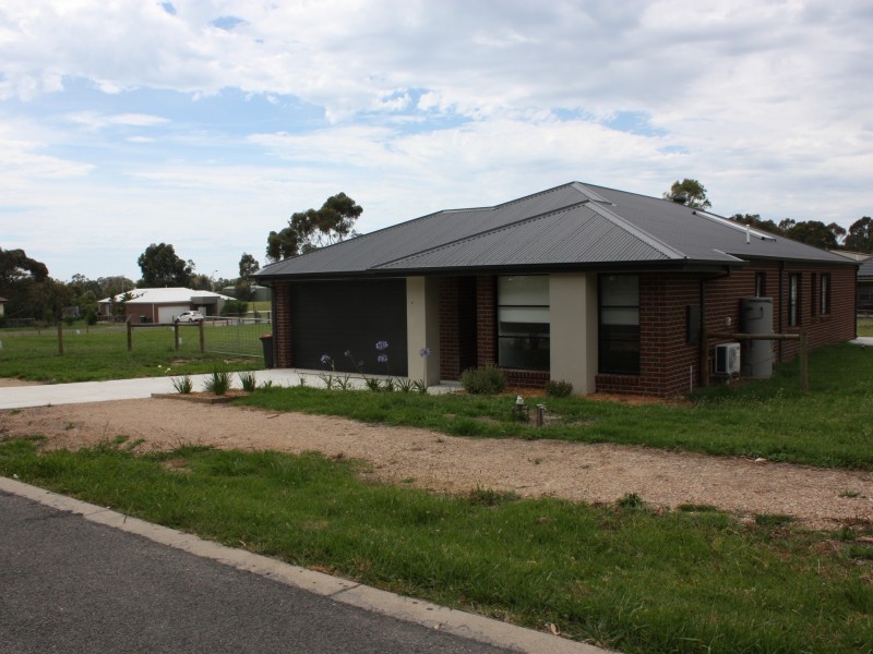 1 Sybil Street, Metung VIC 3904