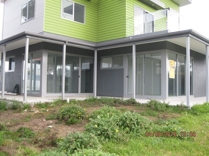 3/4 Swan Drive, Swan Reach VIC 3903