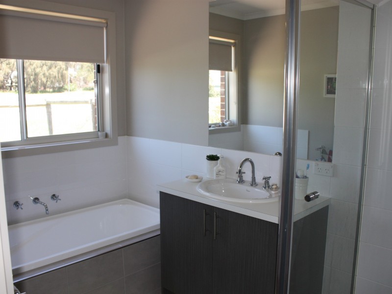 17 Peter Road, Metung VIC 3904