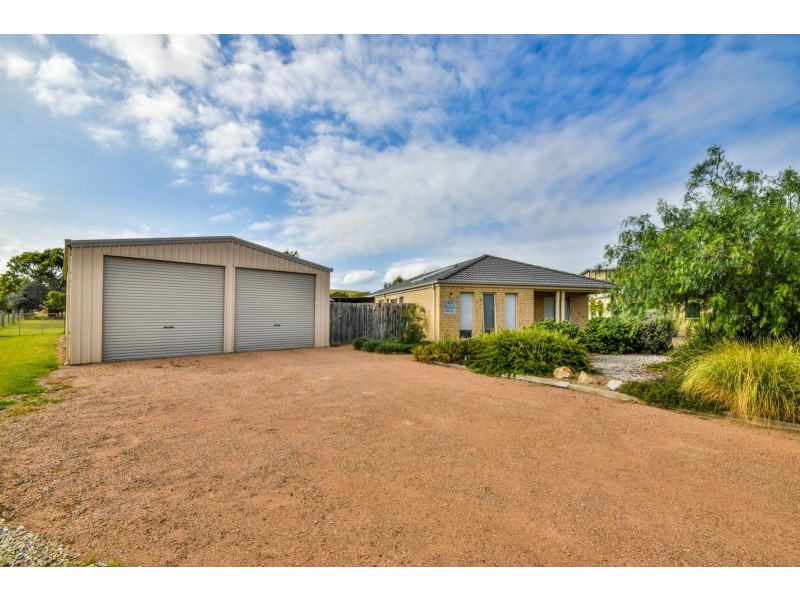 32 Tambo Blvd, Metung VIC 3904