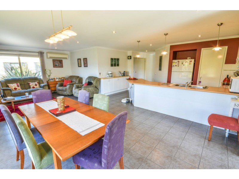 32 Tambo Blvd, Metung VIC 3904