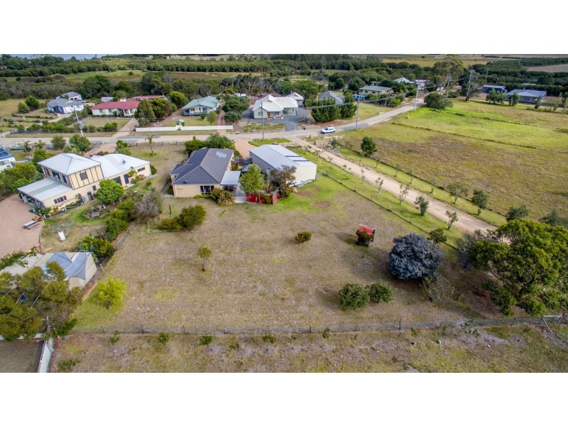 32 Tambo Blvd, Metung VIC 3904