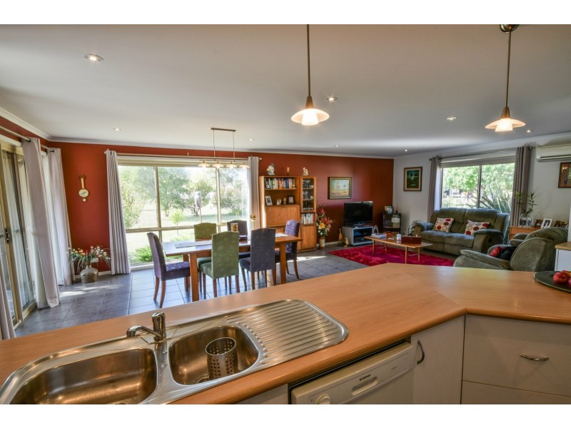 32 Tambo Blvd, Metung VIC 3904