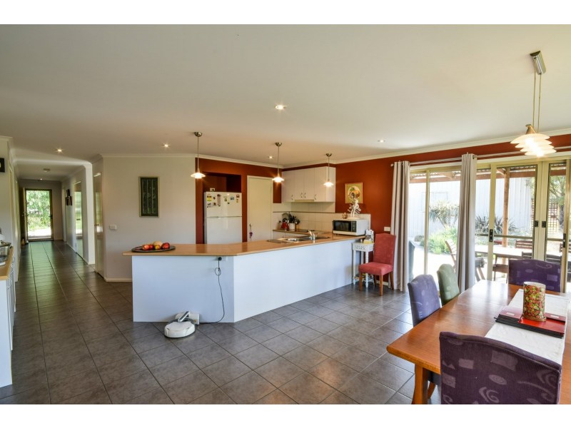 32 Tambo Blvd, Metung VIC 3904