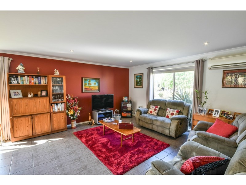 32 Tambo Blvd, Metung VIC 3904