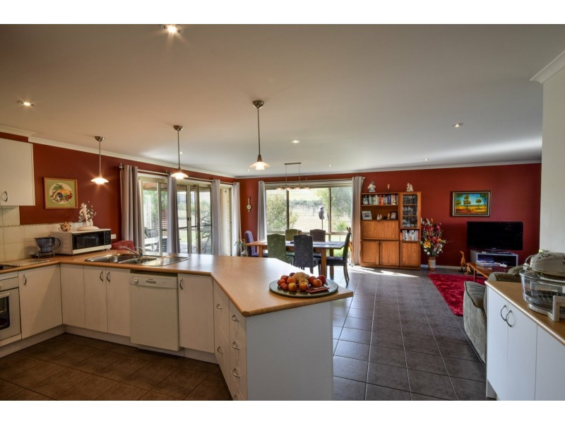 32 Tambo Blvd, Metung VIC 3904