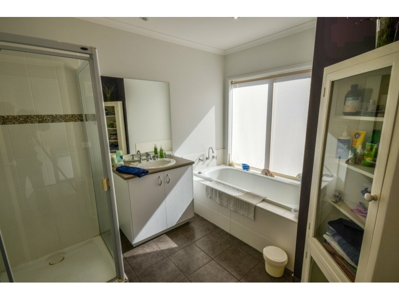 32 Tambo Blvd, Metung VIC 3904