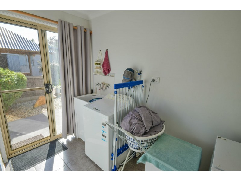 32 Tambo Blvd, Metung VIC 3904