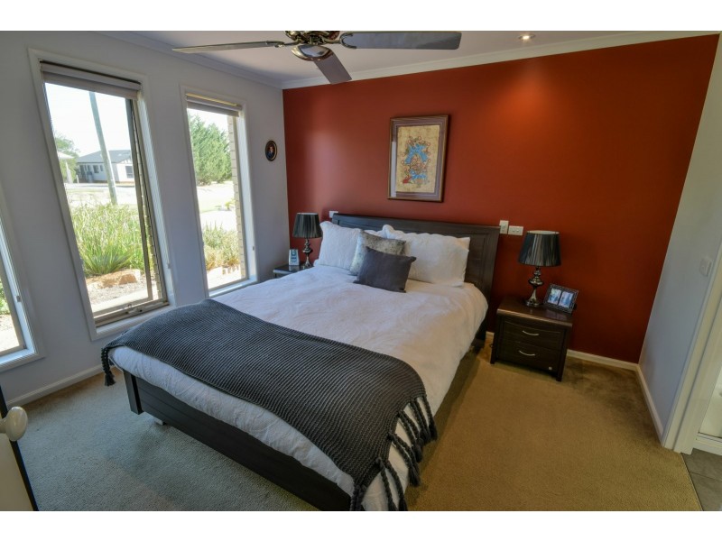 32 Tambo Blvd, Metung VIC 3904