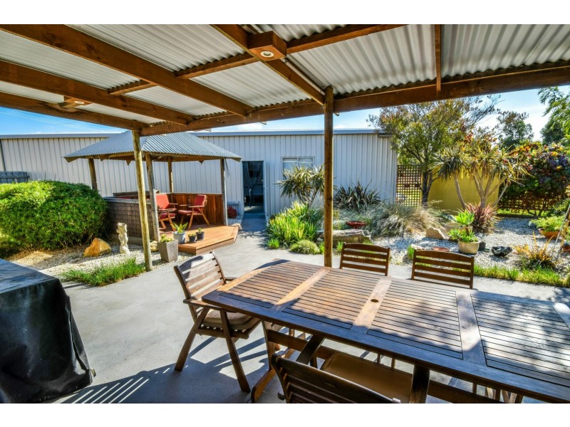 32 Tambo Blvd, Metung VIC 3904