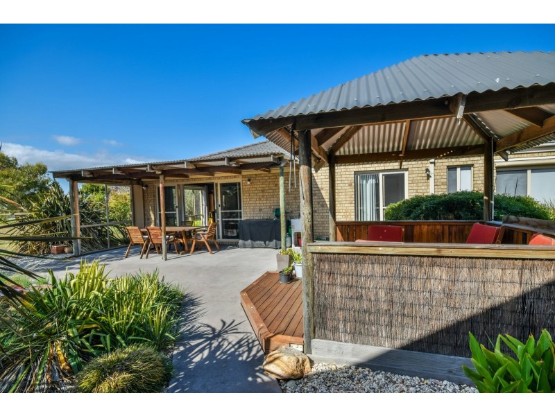 32 Tambo Blvd, Metung VIC 3904