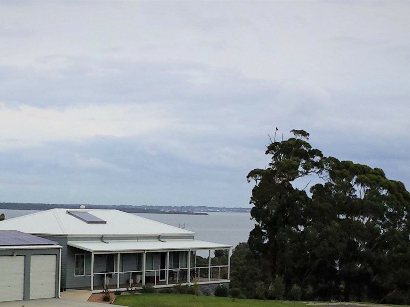 19 Matthew Avenue, Metung VIC 3904