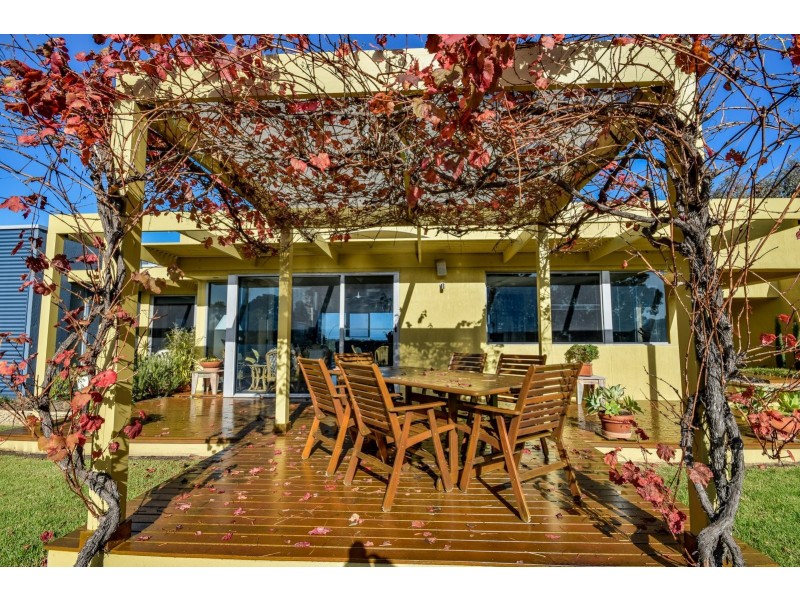 23 Kings Cove Blvd, Metung VIC 3904