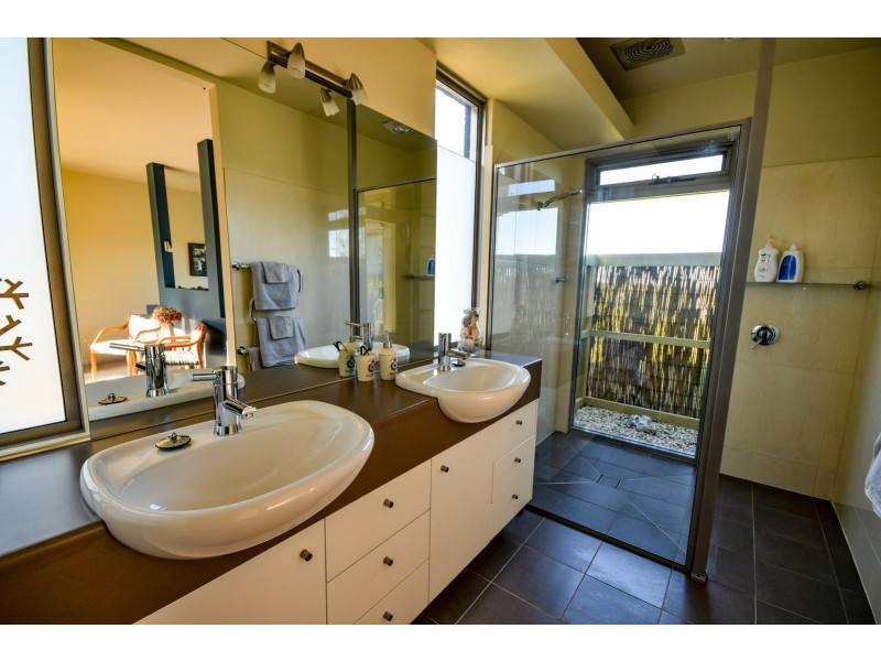 23 Kings Cove Blvd, Metung VIC 3904