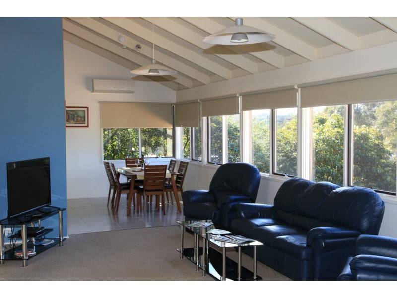 4 Bossie Crt, Metung VIC 3904