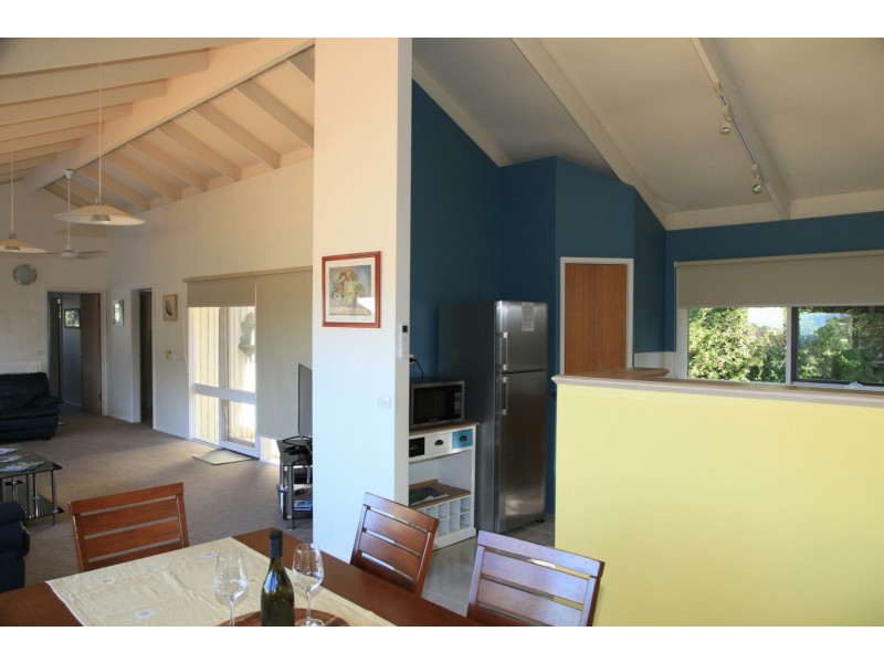 4 Bossie Crt, Metung VIC 3904
