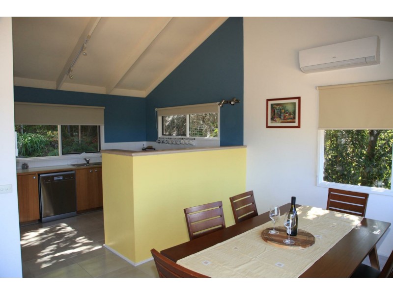 4 Bossie Crt, Metung VIC 3904